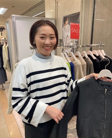 40代女性スタッフ - 子育てと両立しながら百貨店で働くアパレル販売員
